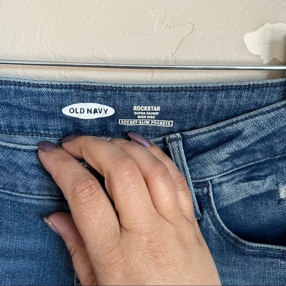 Old Navy Super Skinny High Rise Distressed Denim Jeans - Picture 4 of 8